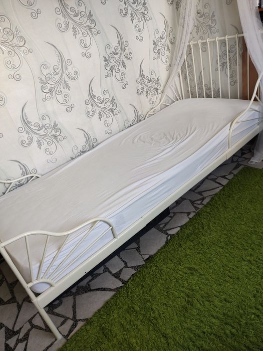 Разтегателено легло ИКЕА с подматрачна рамка