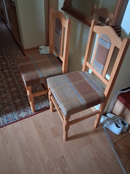 Scaun lemn tapițat