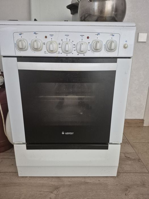 Продам газ плиту