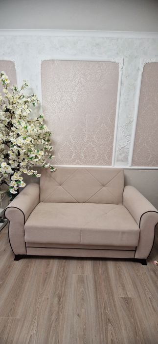 Двуместен разтегателен диван