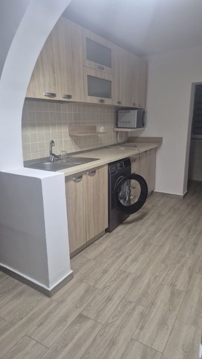 Inchiriez apartament langa liceu