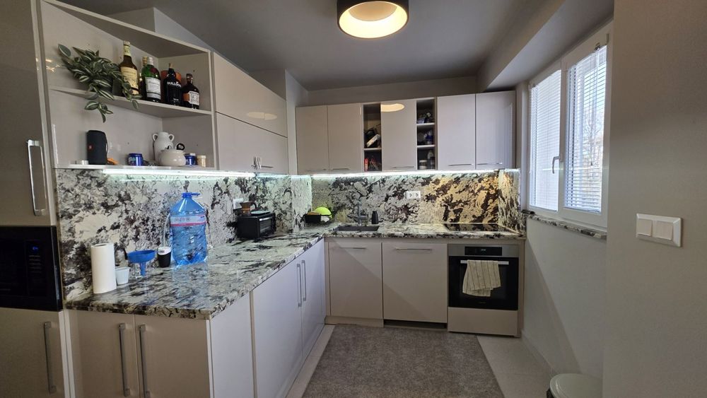 Продава се Многостаен апартамент в Плевен, Широк център - 120 кв.м за 1984 €/кв.м - Снимка #4