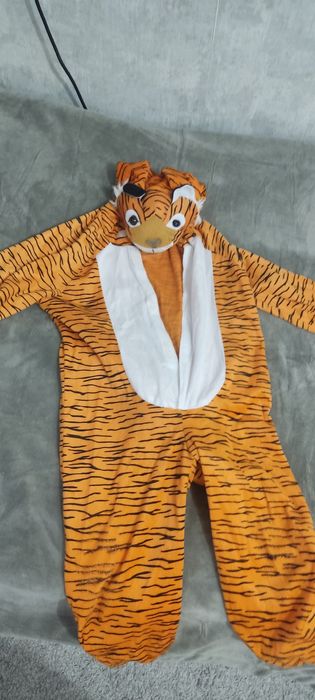 Продам новогодние костюмы.