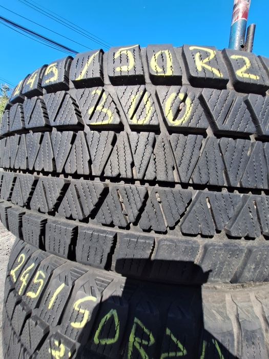 Vând 2 anvelope iarna 245/50r20  Bridgestone 2021 Montaj Gratuit