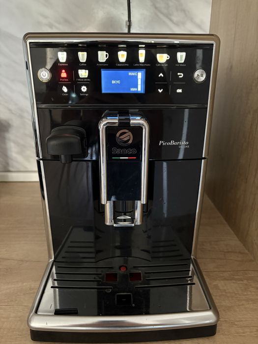 Кафемашина Saeco PicoBaristo Deluxe Супер Автоматична Машина За Еспресо с Регулируема Керамична Мелачка и Вградена Кана за Мляко SM5570 Кафеавтомат