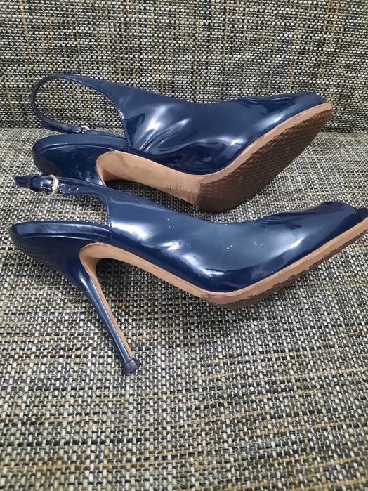 Gucci slingback peep-toe navy heels