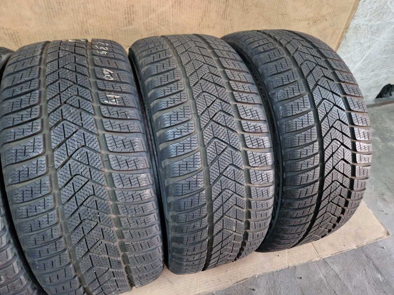 4 Pirelli R19 235/40
зимни гуми DOT2620