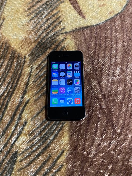 Продавам iPhone 4