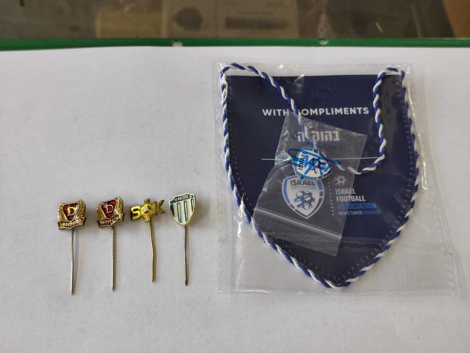 Лот футболни значки