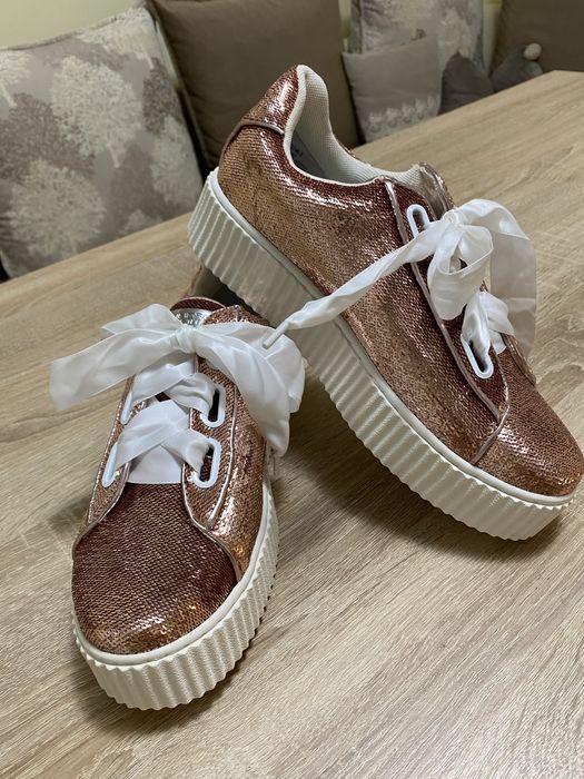 Чисто нови дамски обувки