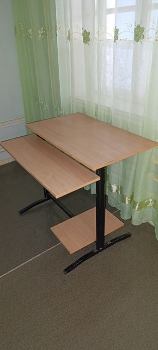 Стол компьютерный 200.000