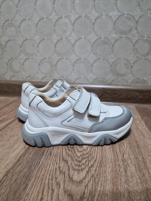 Продам кроссовки