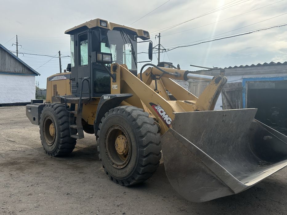 Погрузчик 2 куб до 3тонн