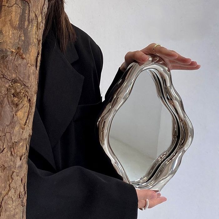 В наличии шикарное зеркало