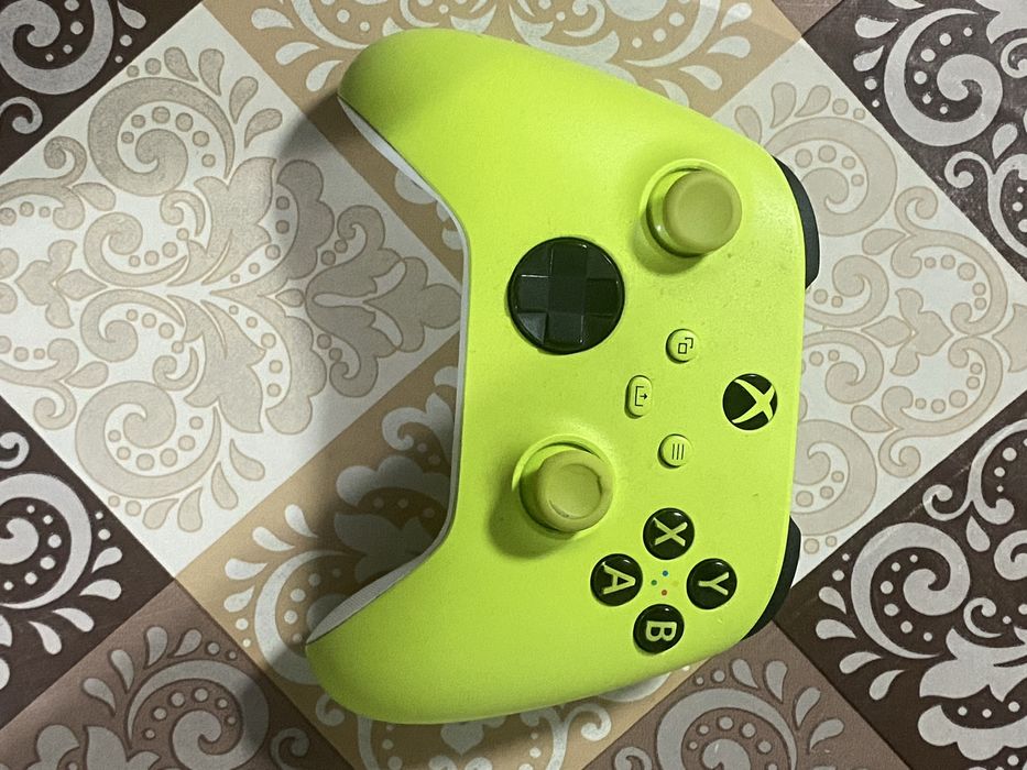 Оригинален джойстик Xbox Series X / S – перфектно състояние