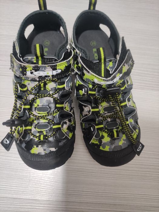 Детски сандали боти