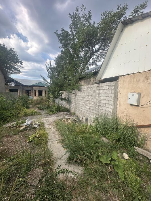 Dacha sotiladi katta chimyonda