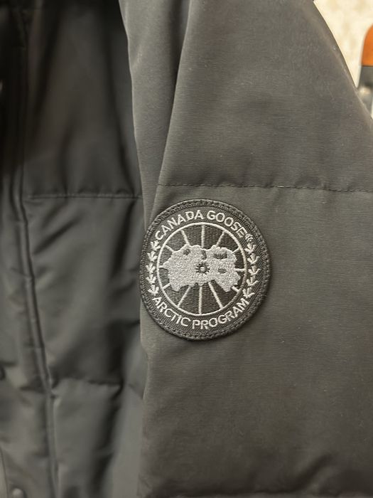 Мужская куртка Canada Goose.