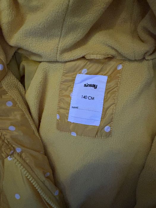 Geacă galbenă cu buline albe