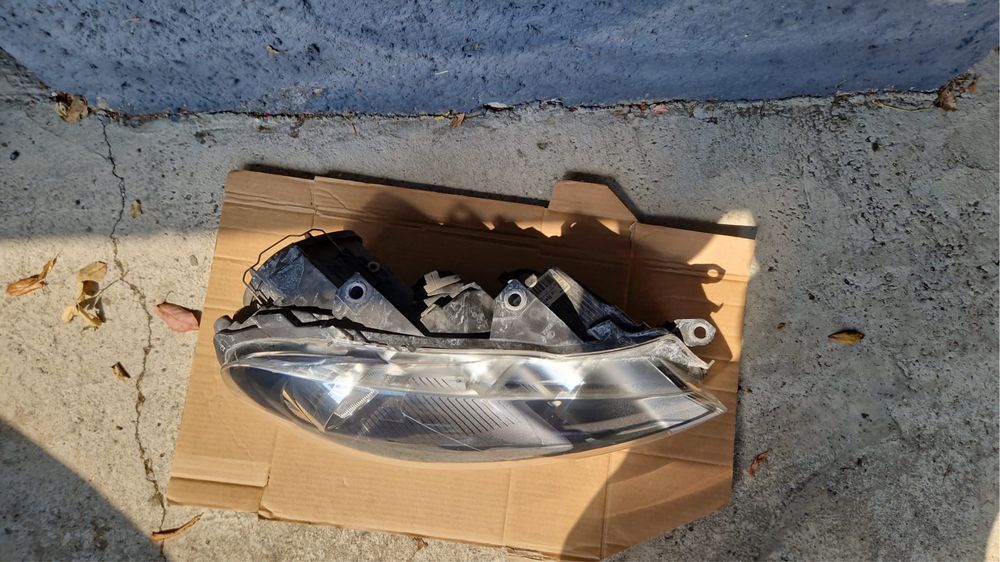 Vand far/faruri stanga/dreapta VW Golf 6 model 2009-2012 Valeo