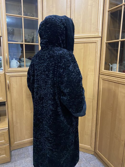 Продам шубу каракулевую