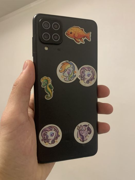 Продам Samsung a12 на 32 гига