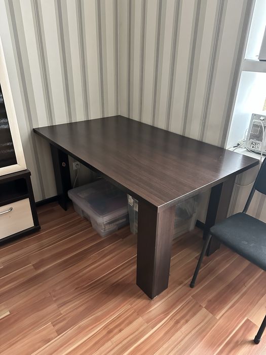 Стол для гостиной