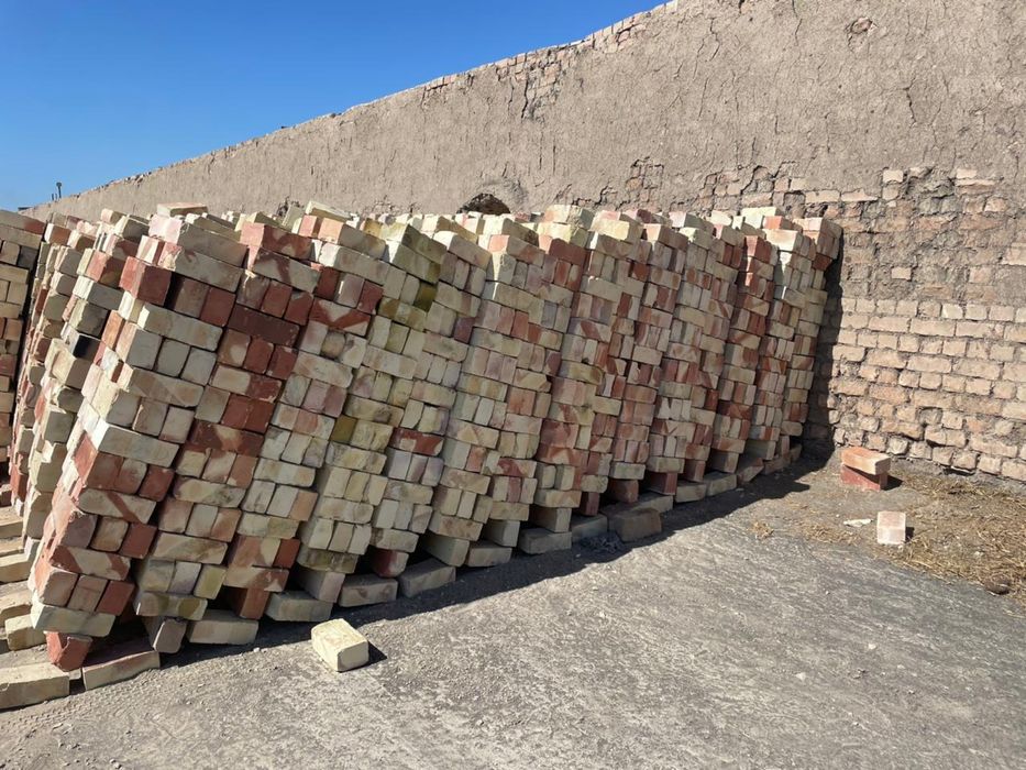 Кирпич кірпіш сатылады