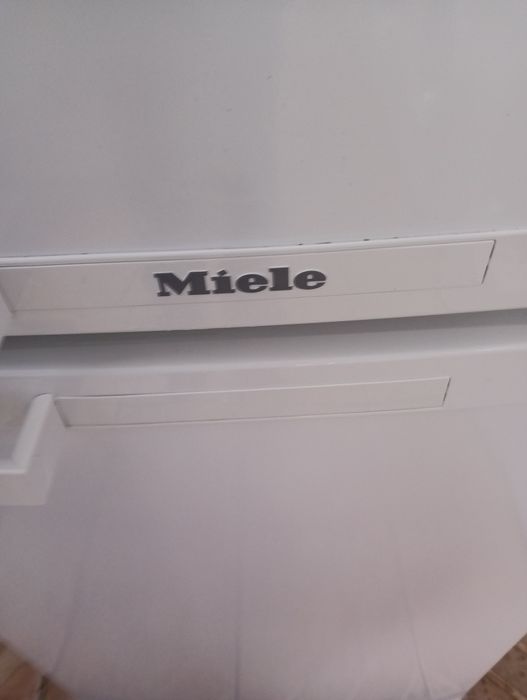 Комбиниран хладилник с фризер Миеле Miele с две години гаранция!