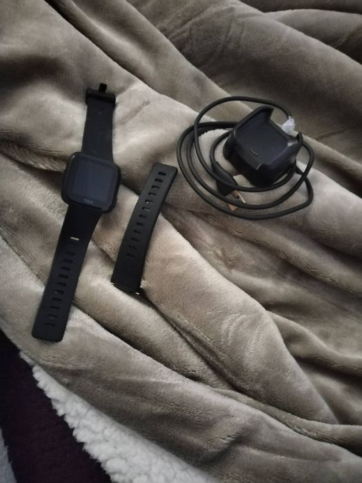 Ceas smartwatch Fitbit Versa
Va Ceas smartwatch Fitbit Versaprezentam Fitbit Versa, ceasul inteligent potrivit pentru orice moment din zi, ce te ajuta