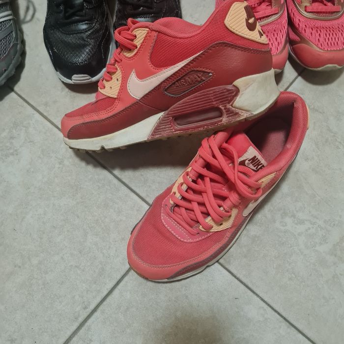 Маратонки различни марки и модели