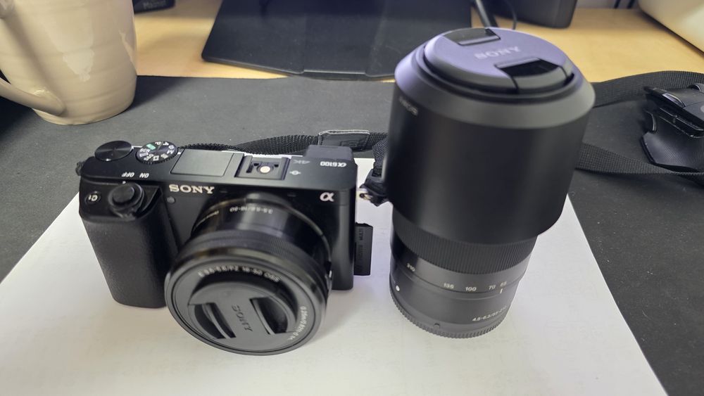 Vând Sony Alpha 6100 + 2 obiective Sony – 24,2 MP, 4K