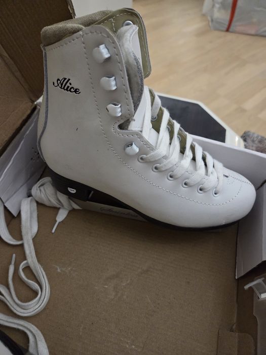 Коньки детские белые