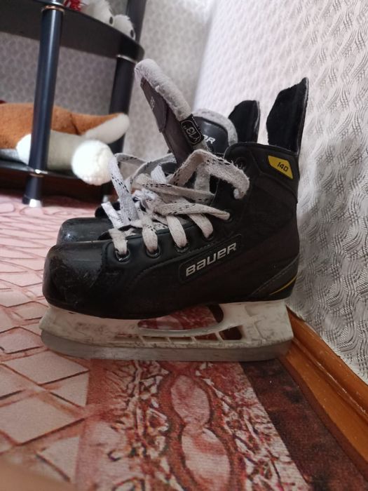 Коньки хоккейные