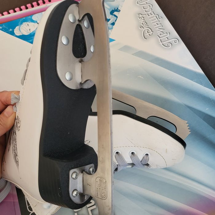 Продам детские коньки