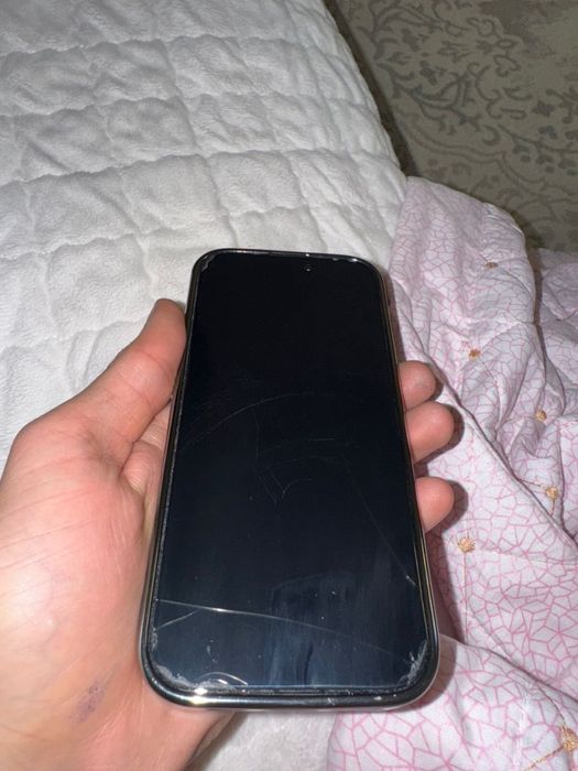 Продам айфон 16 про на 256 гб