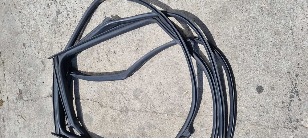Cheder usa caroserie stanga dreapta fata spate Maserati Ghibli