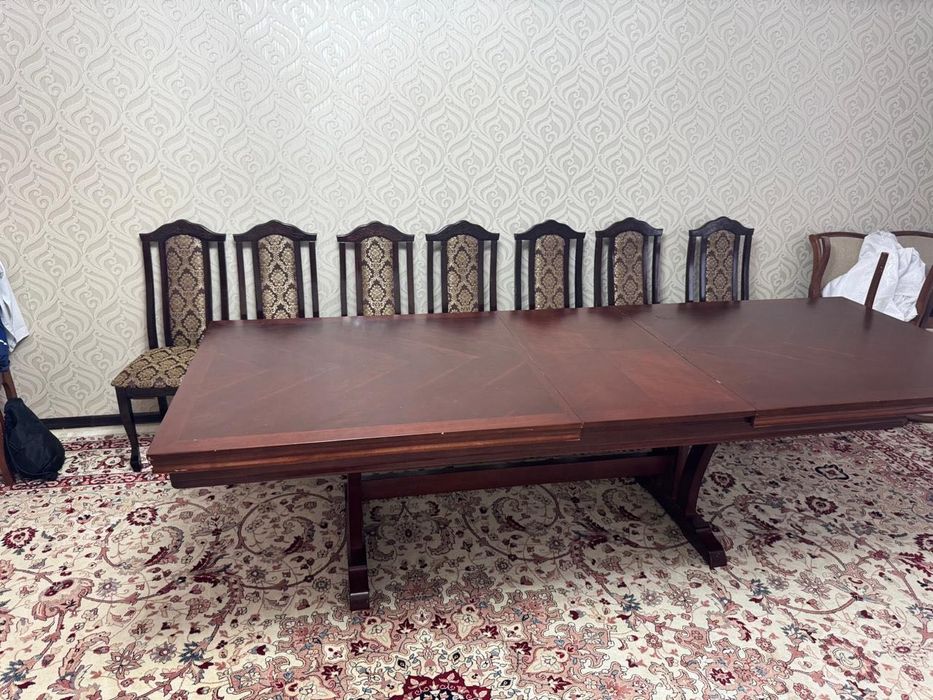 Стол со стульями
