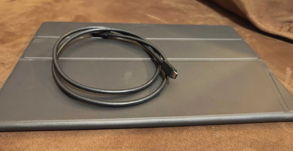 Asus ZenScreen GO MB16AP преносим монитор с вградена батерия