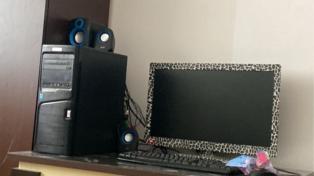Vand PC mai multe detalli in privat