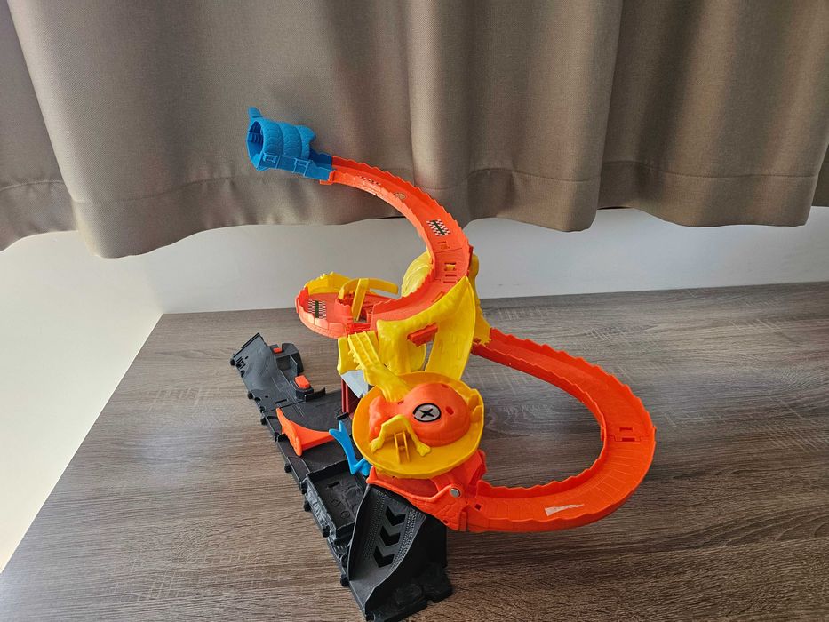 Писта Mattel Hot Wheels City Pizza Slam Cobra Attack