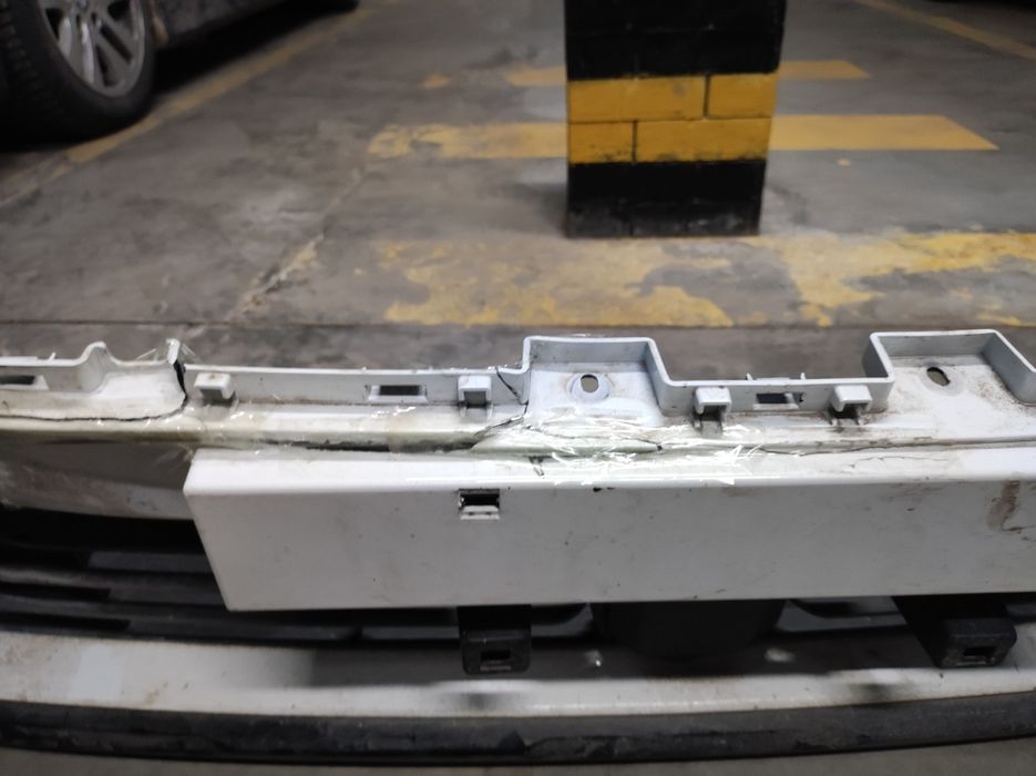 Продам бампер б/у Jetour x70 до рестайлинг.