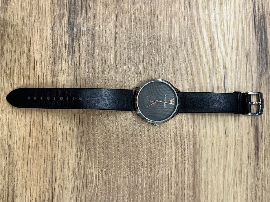 Елегантен часовник Emporio Armani в отлично състояние!!!
