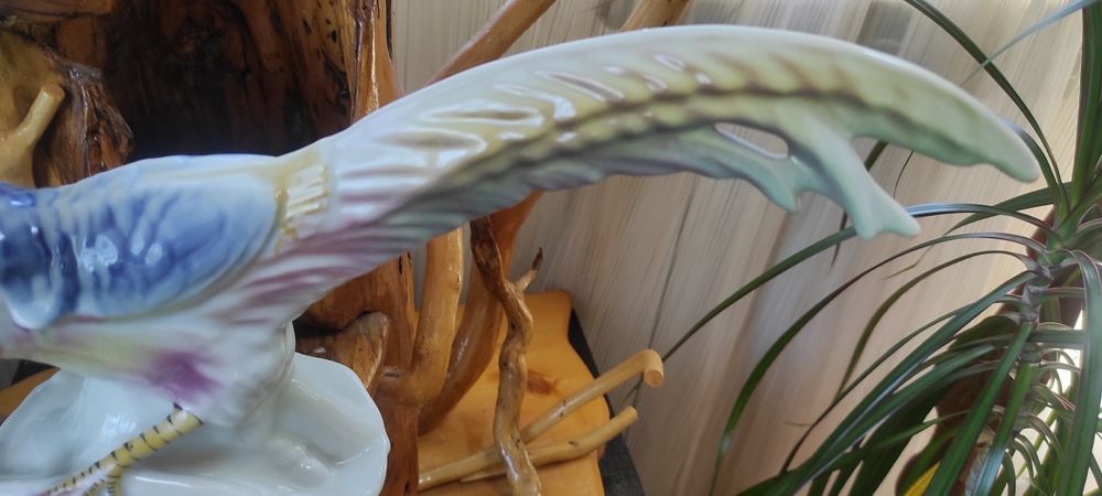 Българска порцеланова статуетка