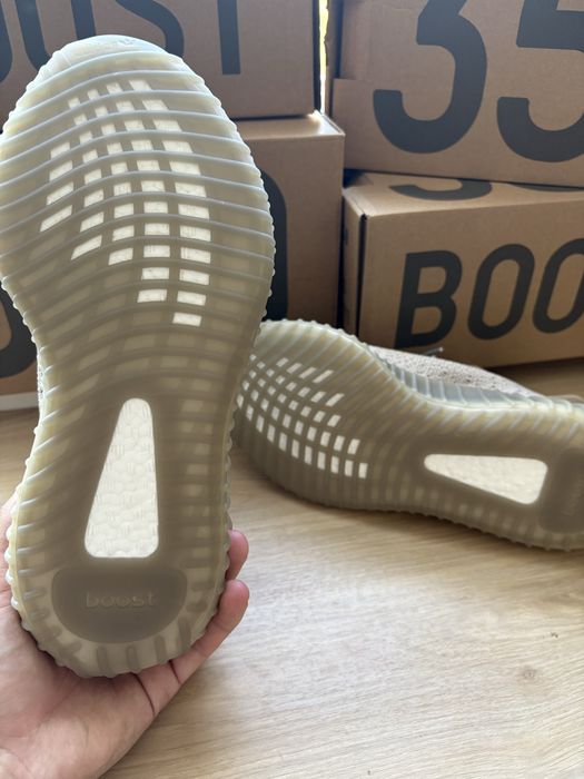 Yeezy 350 V2 Cream White