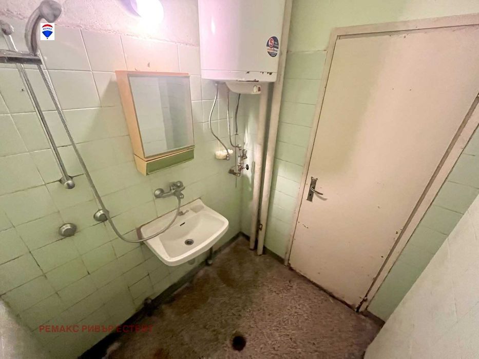 Тристаен апарамент за продажба кв. Родина 2