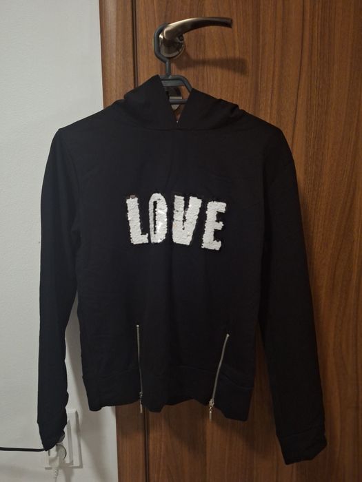 Bluză neagră cu glugă