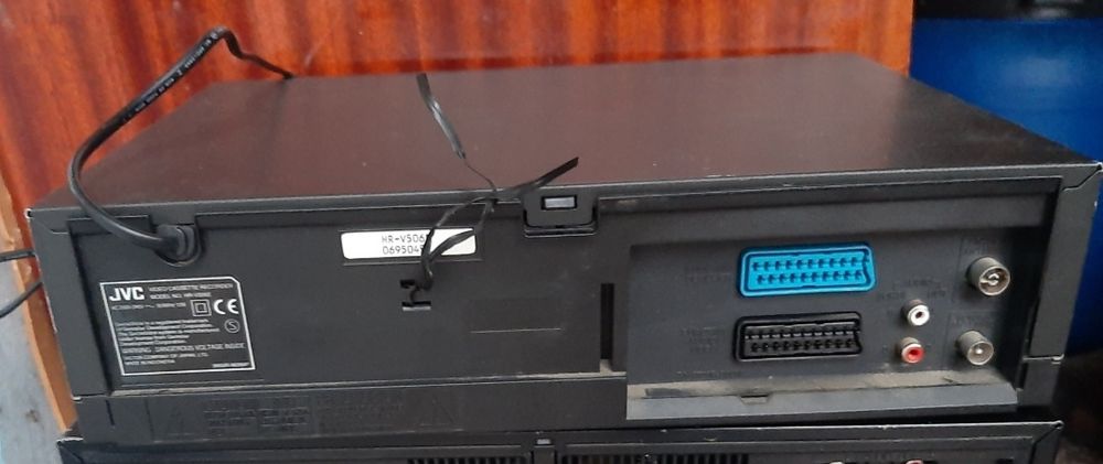 Vând video recorder jvc în stare bună