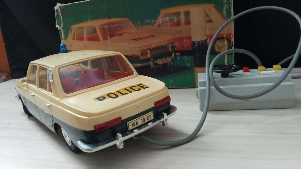 Стари играчки WARTBURG 353 DDR GDR PIKO ANKER 1/15