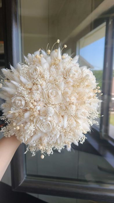 Buchete , cocarde,brățări, lumânări cununie și botez!